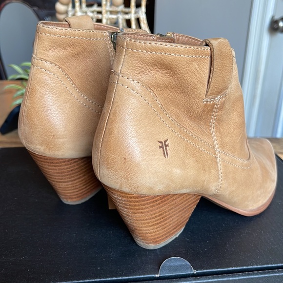 Frye Reina Leather Bootie {Size 7.5} - Picture 4 of 5
